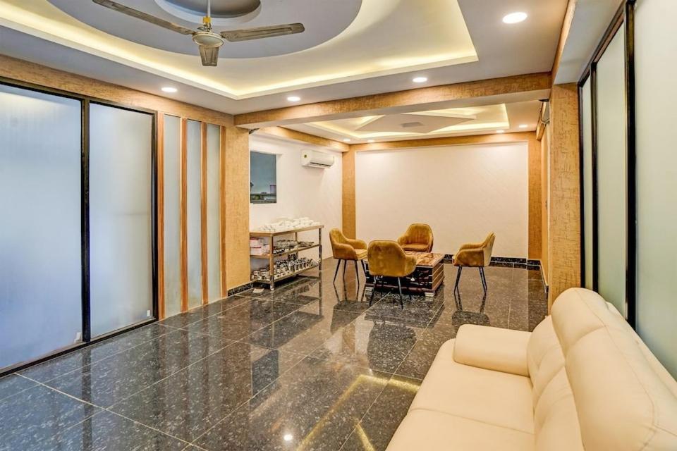Dm 45 Near Huda City Centre Bed and Breakfast Gurgaon Eksteriør billede